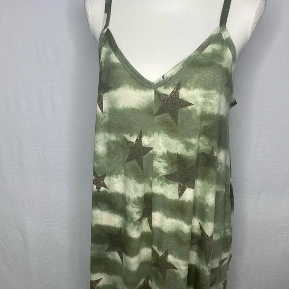 Zenana Outfitters (NWOT) Green with stars, adjustable straps pockets dress 1X - Picture 4 of 7